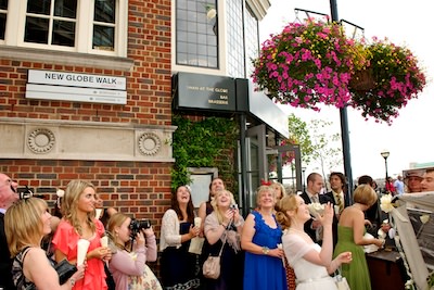 Helen and Laurie - Swan at the Globe